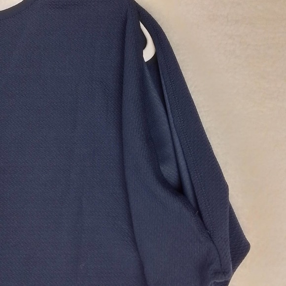 NWT Plus Size Cold Shoulder Blouse 1X in Navy w/ Gold Neck Embellishment - Picture 4 of 13